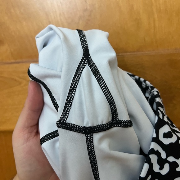 Zyia Light n Tight Shorts Size Medium Black and White Animal Print - Picture 5 of 6